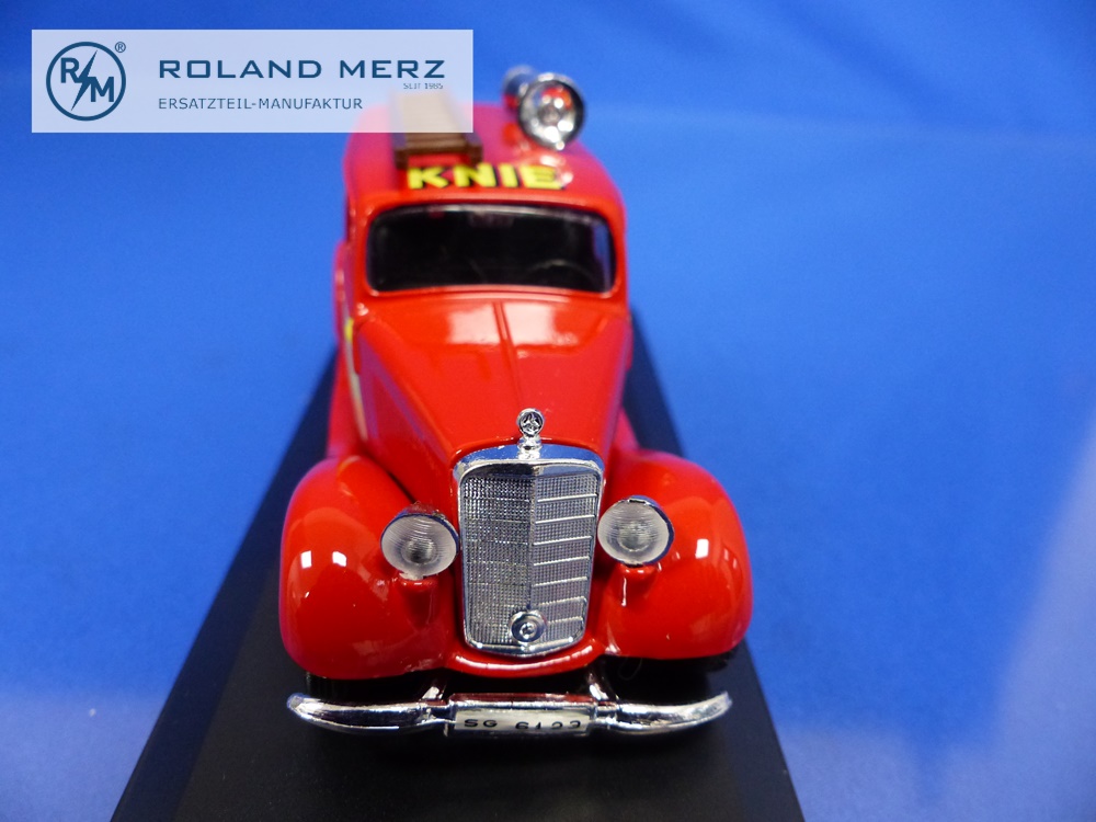 Mercedes-Benz 170V Kastenwagen Zirkus Knie 1959 - 150299 Vitesse 1:43 ModellMercedes-Benz 170V Kastenwagen Zirkus Knie 1959 - 150299 Vitesse 1:43 Modell