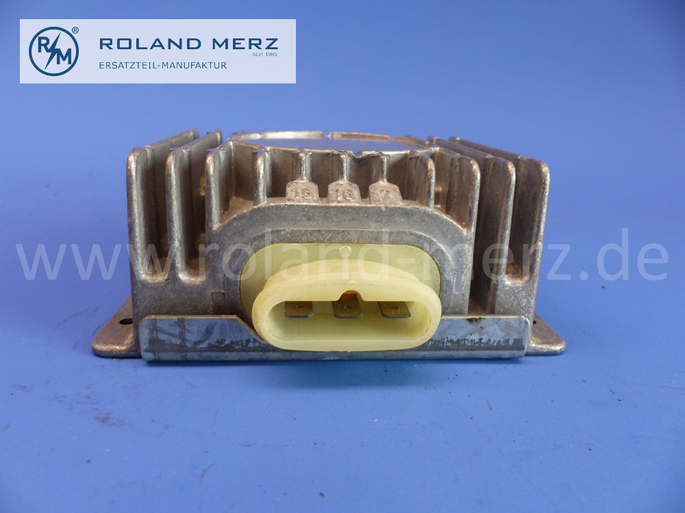 0005454132 control unit ignition, ECU, Bosch 0227051015, TSZ-K, Mercedes W108, W109, W111, W113 Pagode, W114, W115 Strich 8, original Mercedes new part but not examined, NOS