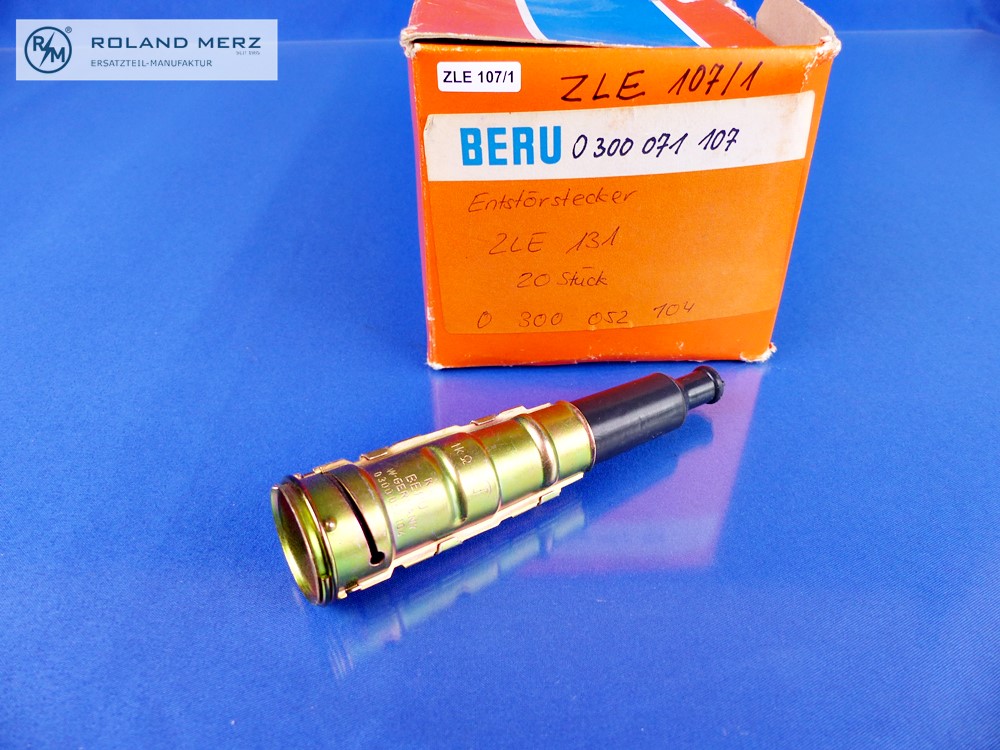 ZLE 107/1 Beru spark plug connector1k Ohm with wood screw and 4mm terminal for Audi………….  Original Beru spare part NOS
